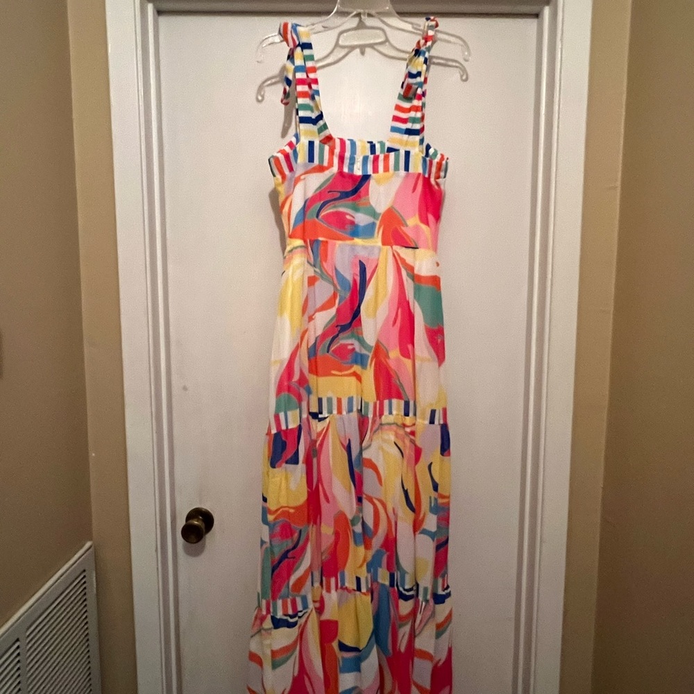 Maxi dress ready for spring/summer! Medium           Bright colors. Fully lined